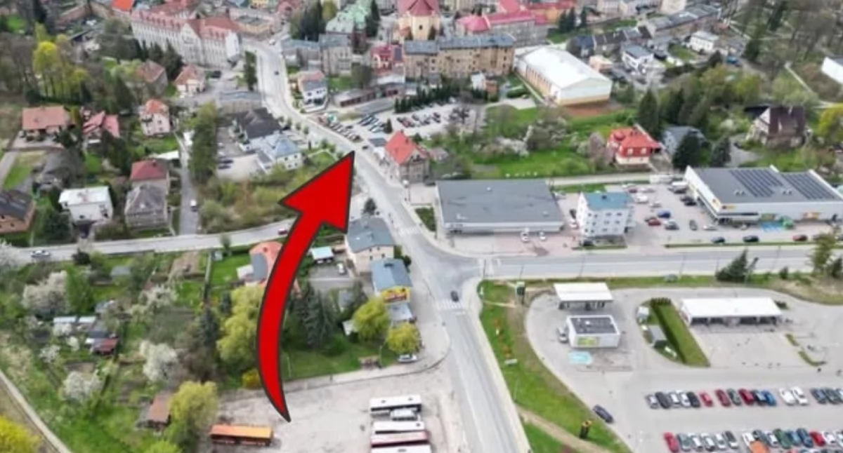 Komunikacja , Tymczasowy dworzec autobusowy  - zdjęcie, fotografia