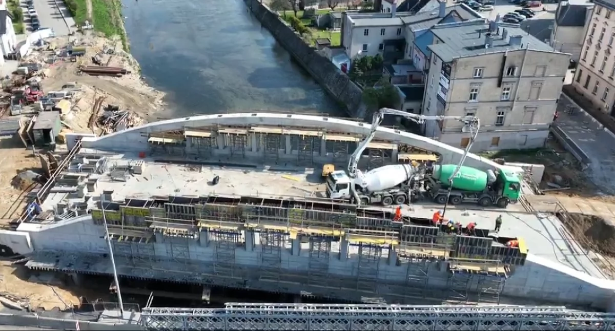 Komunikacja , Betonowe łuki - zdjęcie, fotografia