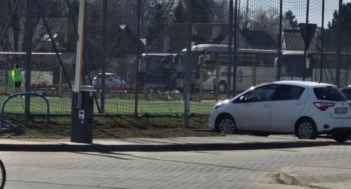 Sprawy społeczne, Parking regulamin - zdjęcie, fotografia