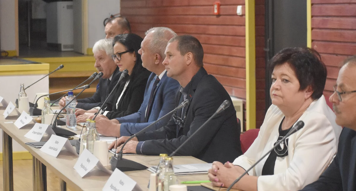 Samorząd, mają radni Otmuchowa Oświadczenia majątkowe radnych - zdjęcie, fotografia