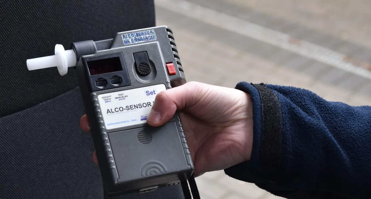 Kronika kryminalna, alkohol oczach świadków wsiadł kierownicę - zdjęcie, fotografia