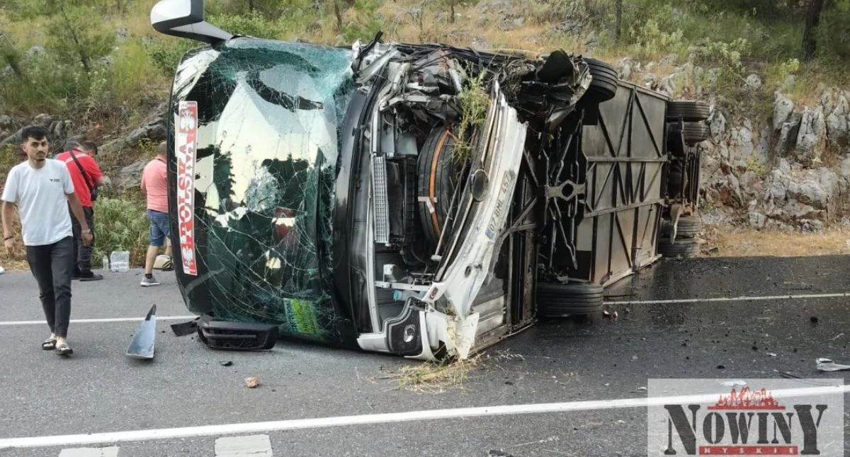 Wypadki, Wypadek autobusu Polakami Turcji Podróżowali Nysanie - zdjęcie, fotografia