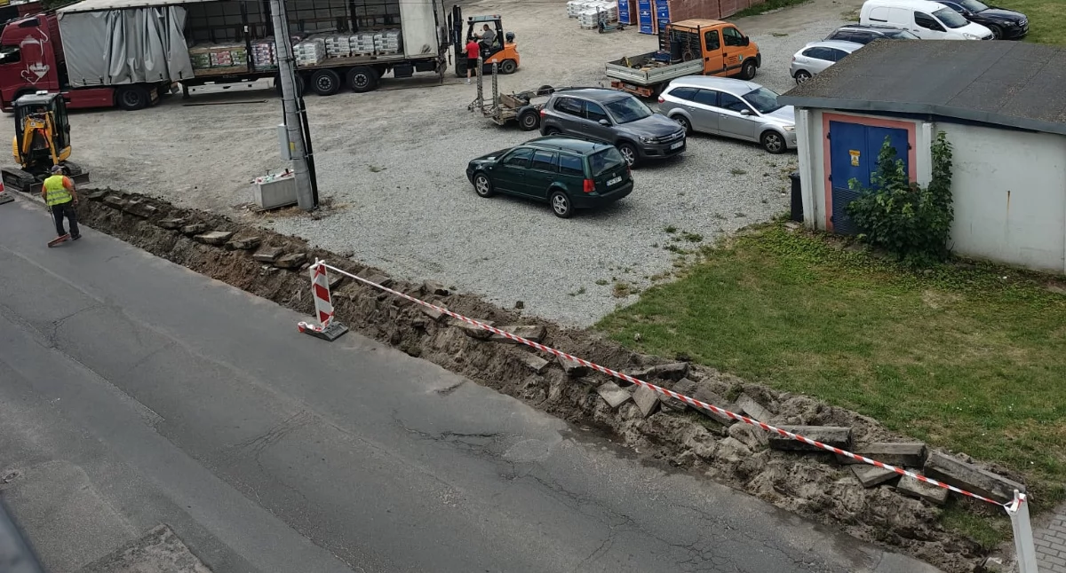 Sprawy społeczne, Kontrowersyjny remont centrum Otmuchowa złośliwość burmistrza - zdjęcie, fotografia