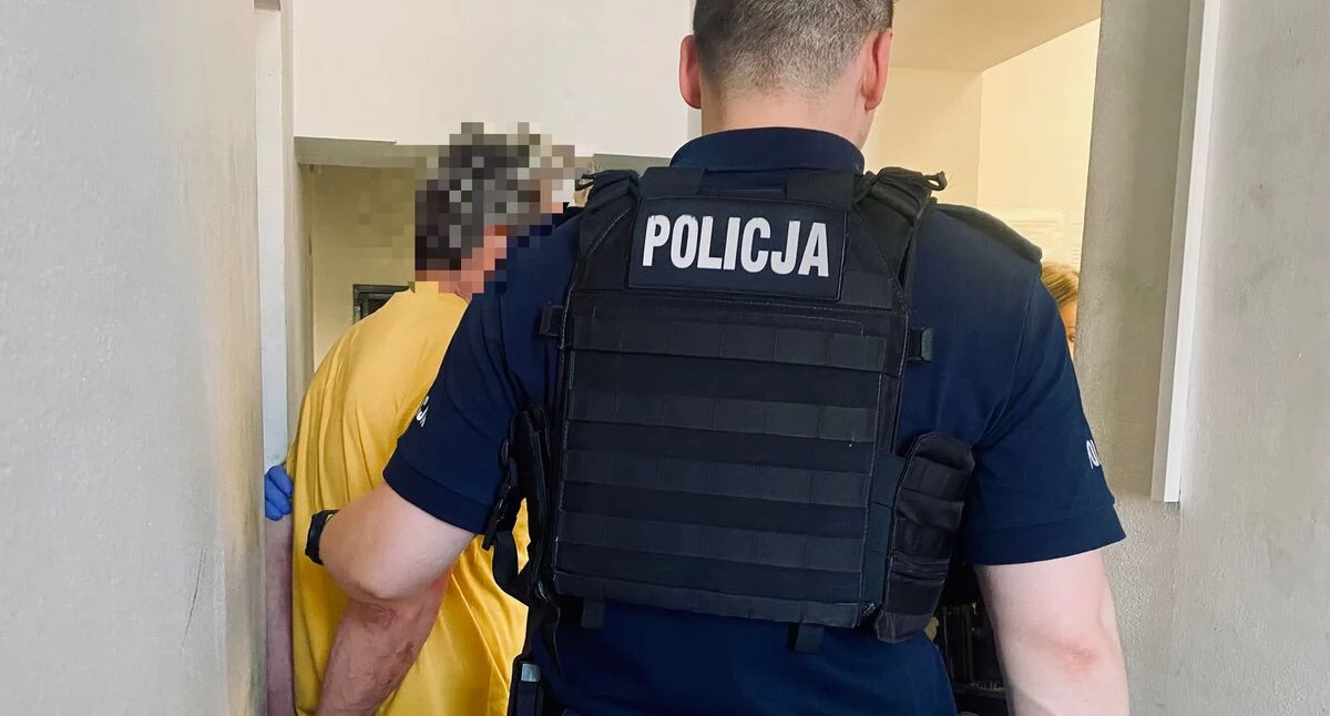 Kronika kryminalna, latek zaatakował młotkiem żonę Został tymczasowo aresztowany - zdjęcie, fotografia