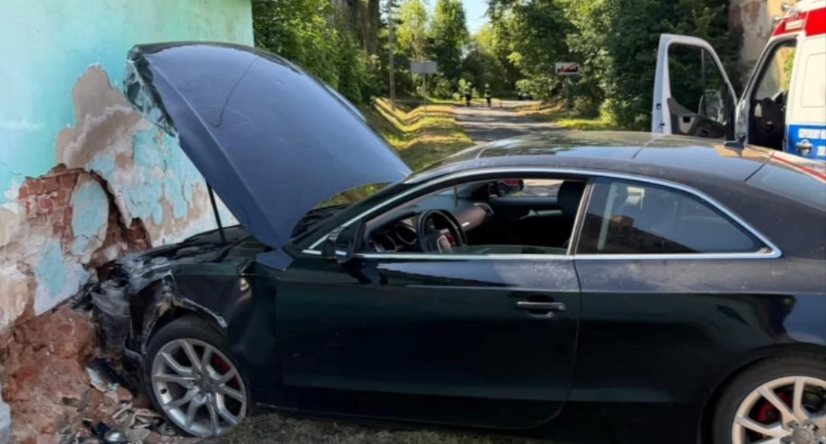 Komunikaty policji, Pijany latek wjechał autem Ligocie Wielkiej agresywny wobec policjantów podał fałszywe - zdjęcie, fotografia