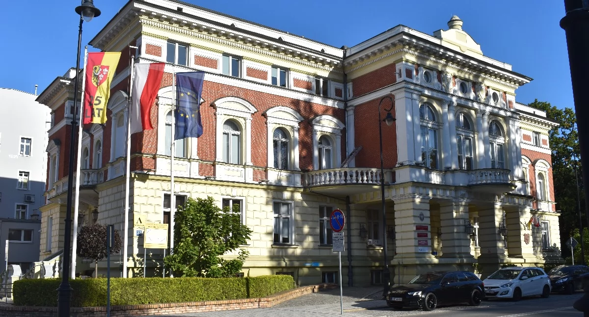 Powiat Nyski, Powstanie budynek administracyjny starostwie - zdjęcie, fotografia
