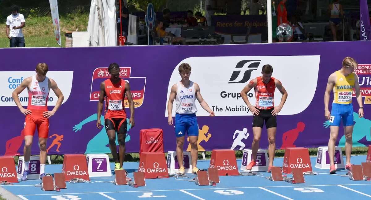 Wojciech Kołodziej (pierwszy z lewej) na starcie biegu eliminacyjnego