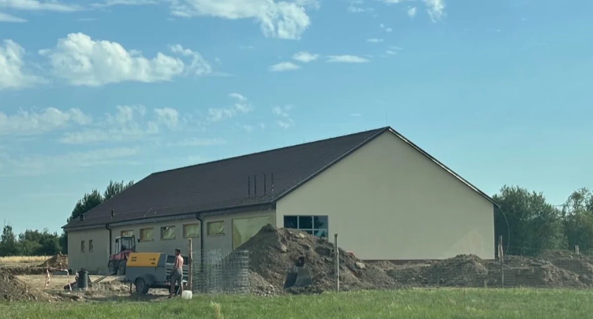 Sprawy społeczne, otworzy kolejny sklep  - zdjęcie, fotografia