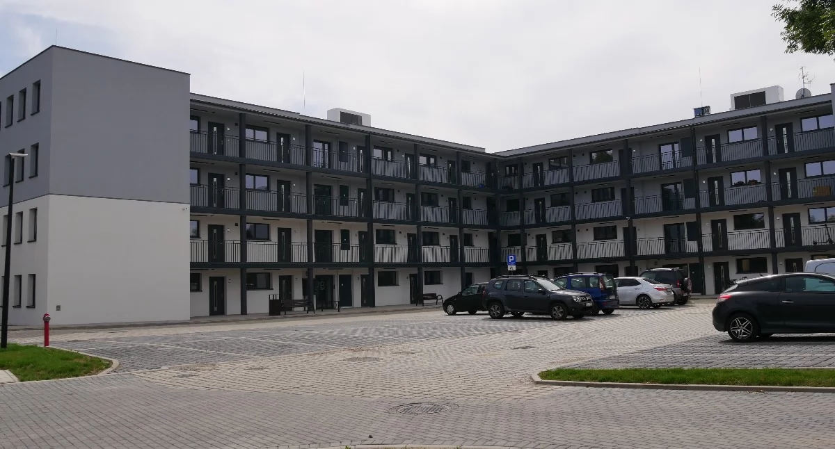Kontrowersje, Puste mieszkania bloku SIM  - zdjęcie, fotografia