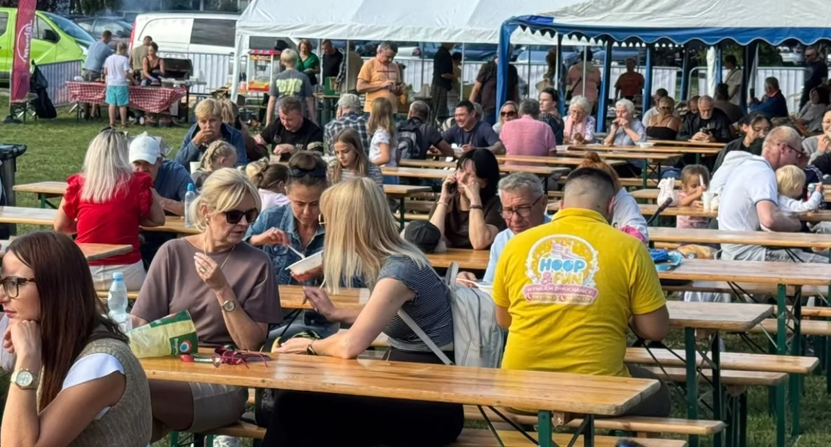 Ludzie, powodzian powodzian Piknik Patrzy - zdjęcie, fotografia