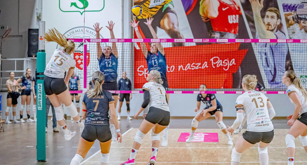 NTSK PANS Komunalnik Nysa - Beskid Media MKS Imielin 3:0. Atakuje niesamowita Karolina Nadera (numer 15)