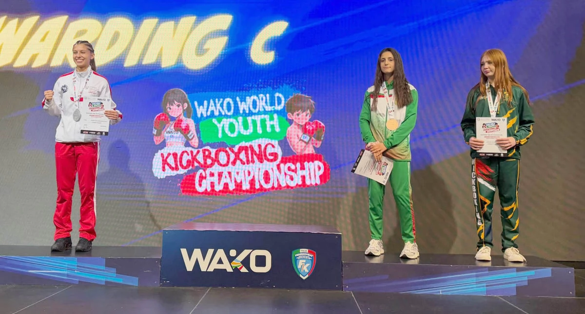 Wicemistrzyni świata - Kalina Kierpacz (pierwsza z lewej) na medalowym podium 