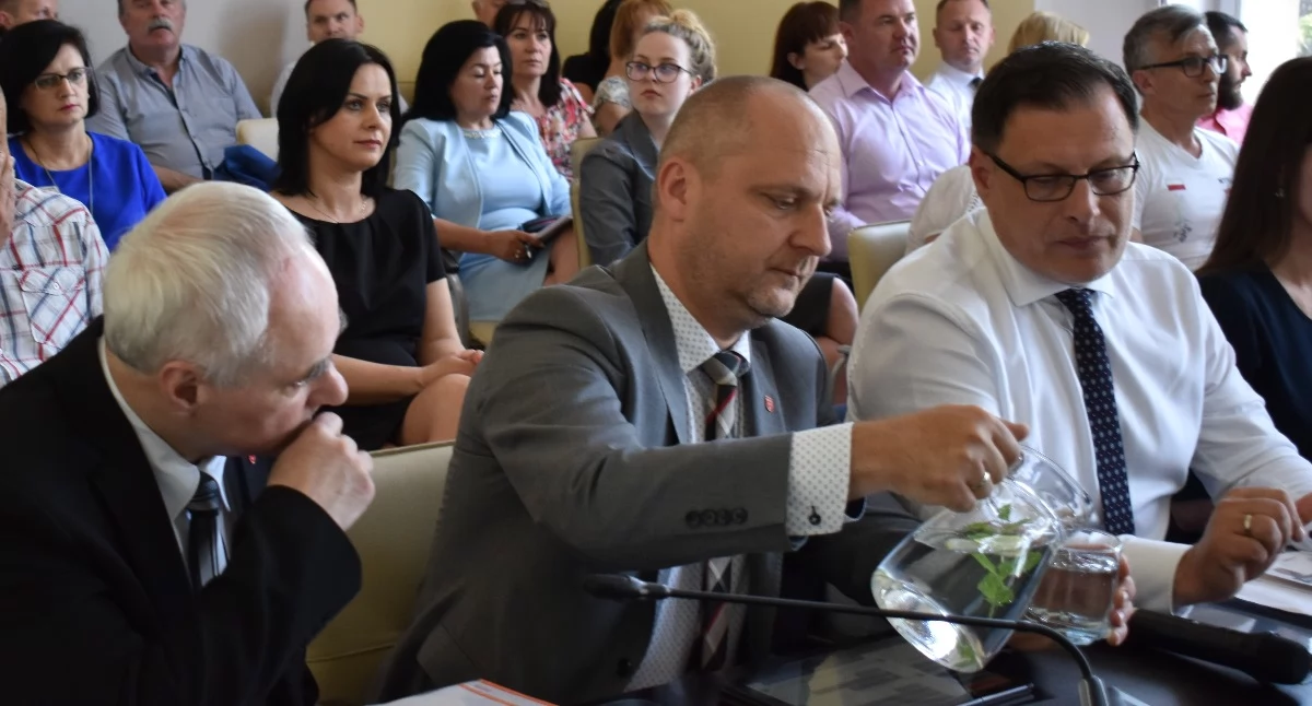 Kontrowersje, Paradoks Bobaka Siestrzechowic ścieżka rowerowa przez łączy inwestycje - zdjęcie, fotografia