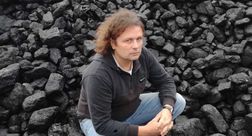 Na zdjęciu Leszek Matejaszek, właściciel składu opału w Nysie 