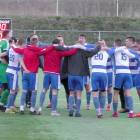 GKS Głuchołazy - LZS Walce 2:0. Radość drużyny GKS-u Głuchołazy po wygranym spotkaniu
