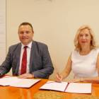 Umowę podpisali Rektor PWSZ w Nysie prof. Przemysław Malinowski oraz Prorektor ds....