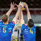 Trefl Gdańsk - Stal Nysa 3:0. Monster blok w wykonaniu Mitchella Stahla (numer 5) i...