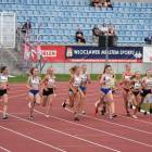 Start do biegu na dystansie 1500 metrów. Od lewej: Anna Klatka, Jagoda Musielak,...