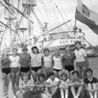 1978 rok. Trener Jan Ryś (na ziemi) z drużyną 
Tarnovii Tarnów na obozie sportowym