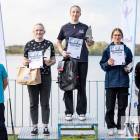 Na medalowym podium od lewej: Natalia Nadrzewia (UKS Zalew Kielce), Karolina...