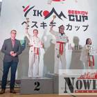 Srebrna medalistka - Paulina Niemas (z lewej) na medalowym podium
