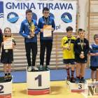 Najlepsze drużyny męskie na medalowym podium. Pierwsi z lewej reprezentanci ZSP...