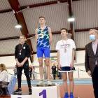 Wojciech Kołodziej (MUKS Gim 2 Nysa) na najwyższym stopniu medalowego podium.