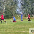 LZS Dziewiętlice - Orzeł Reńska Wieś 2:1. Tej akcji nie udało się skutecznie zamknąć...