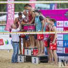Sponsor - Wojciech Grzebski wręcza nagrody czterem najlepszym duetom