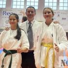 Sensei Piotr Rajkowski z Olą Rajkowską i Julią Urbańską (z prawej)