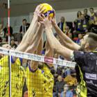 PSG Stal Nysa - Trefl Gdańsk 0:3. Bartłomiej Mordyl w pojedynku na siatce z podwójnym...
