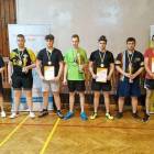 Uczestnicy fi nałowego turnieju. Trzeci z lewej: Szymon Rogoziński, czwarty z lewej:...