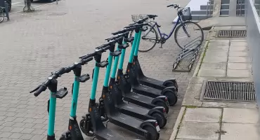 Hulajnogi. Radny wnioskuj o wyznaczenie miejsc do ich parkowania 
