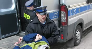 Zatrzymany za brutalny atak młotkiem. Ofiara w stanie krytycznym  