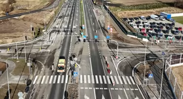 Czekałem na zmianę świateł 25 minut! Problemy na DK 46