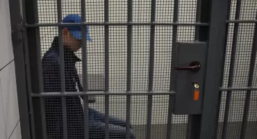 Z nożem na policjanta! 20 - latek trafił do aresztu 
