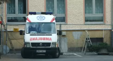 Awantura o karetkę. Wojewoda chciała ją przenieść z Paczkowa do Otmuchowa 