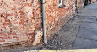 Partactwo i „tymczasówki”. Radny o odbudowie Głuchołaz 