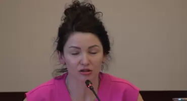 Chcieli odwołać przewodniczą rady miejskiej z Koalicji Obywatelskiej. Radna PiS Maria Żukowska - Jacykowska wstrzymała się od głosu 