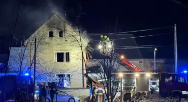 Tragiczny pożar domu w Wójcicach – nie żyje kobieta