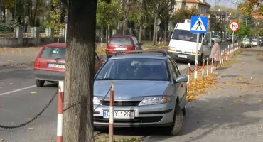 Brak niebieskich kopert pod szpitalem