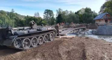 Wojsko zabrało most