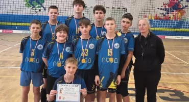 Nyska Trójka na tronie