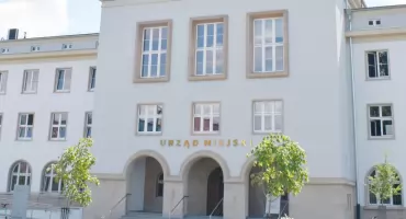 Gminne kredyty i odsetki.  Ile rocznie spłacamy bankom?