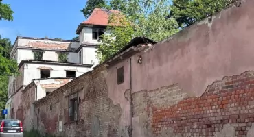 Ruiny na sprzedaż. Ile chce komornik? 