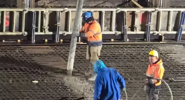 Betonowanie nowego mostu w Głuchołazach 