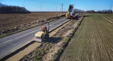 Trwają intensywne prace remontowe na drogach w powiecie nyskim