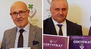 Płatny certyfikat dla powiatu.  „Za każdą akredytację się płaci”