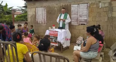 Kuba, czyli powrót do przeszłości. Wywiad z werbistą Sylwestrem Wydrą 