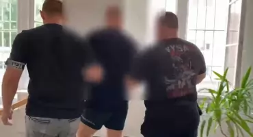 Domowa wytwórnia narkotyków zlikwidowana. Aresztowano trzech mężczyzn